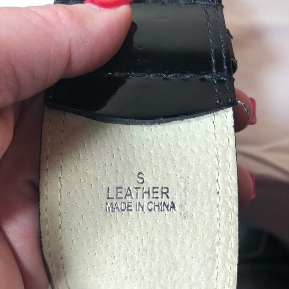 EXPRESS black patent belt with buckle, siz… - Picture 5 of 5